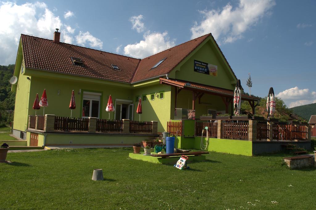 Hostinec Vo Visnovom Stará Turá Екстериор снимка